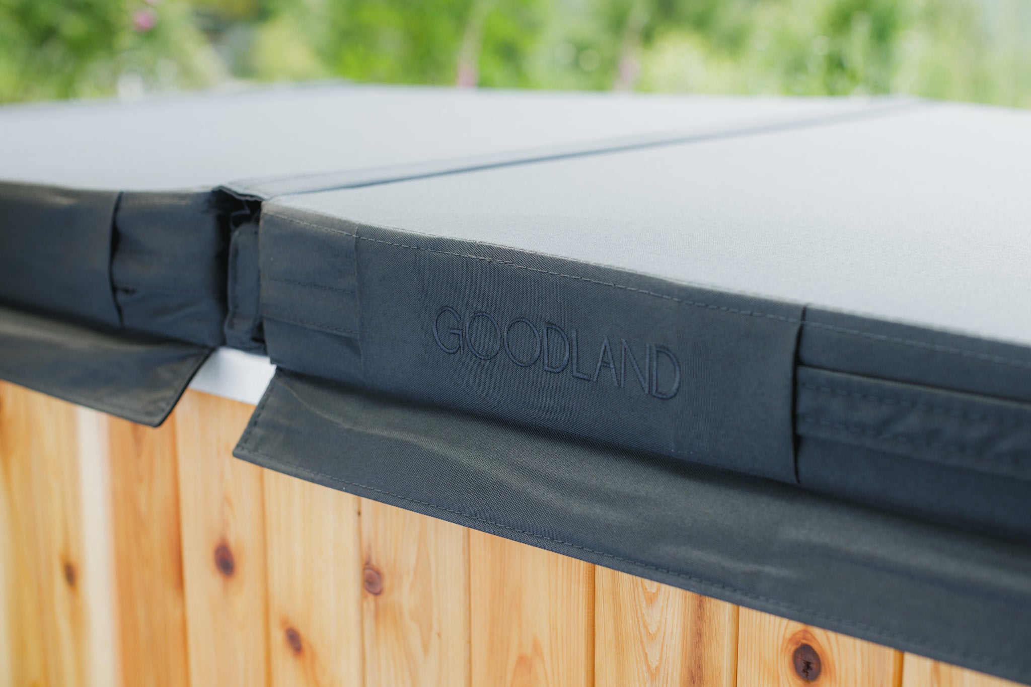 Insulated folding tub cover