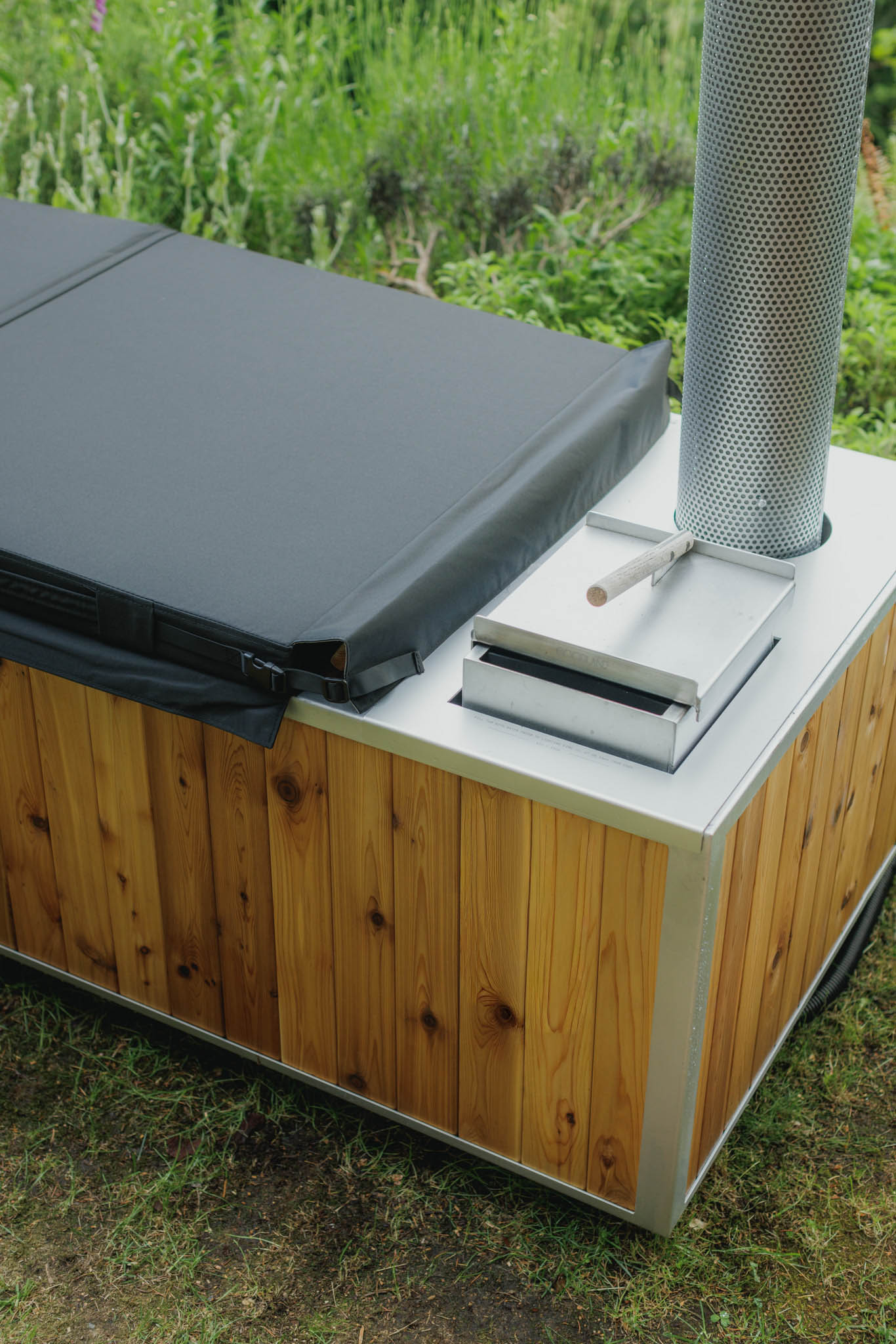 wood burning hot tub with insulated cover