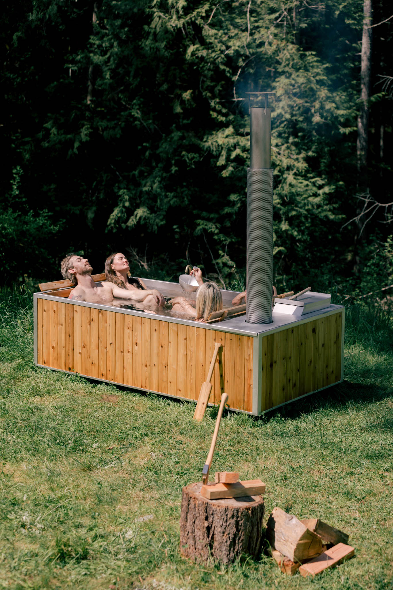 Wood Burning Hot Tub with 4 people