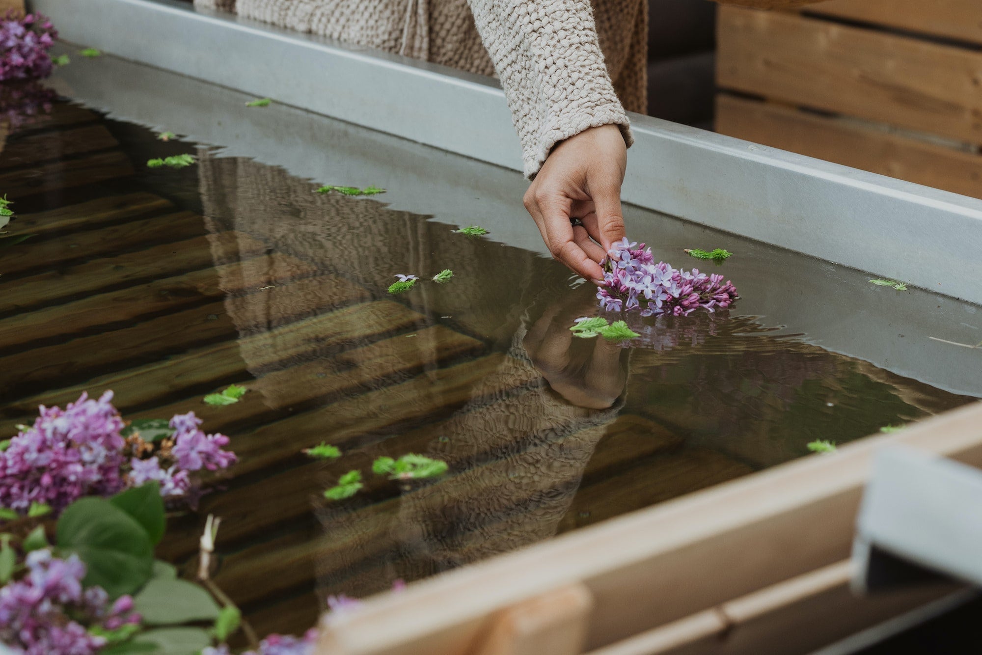 outdoor soaking tub sensory experience