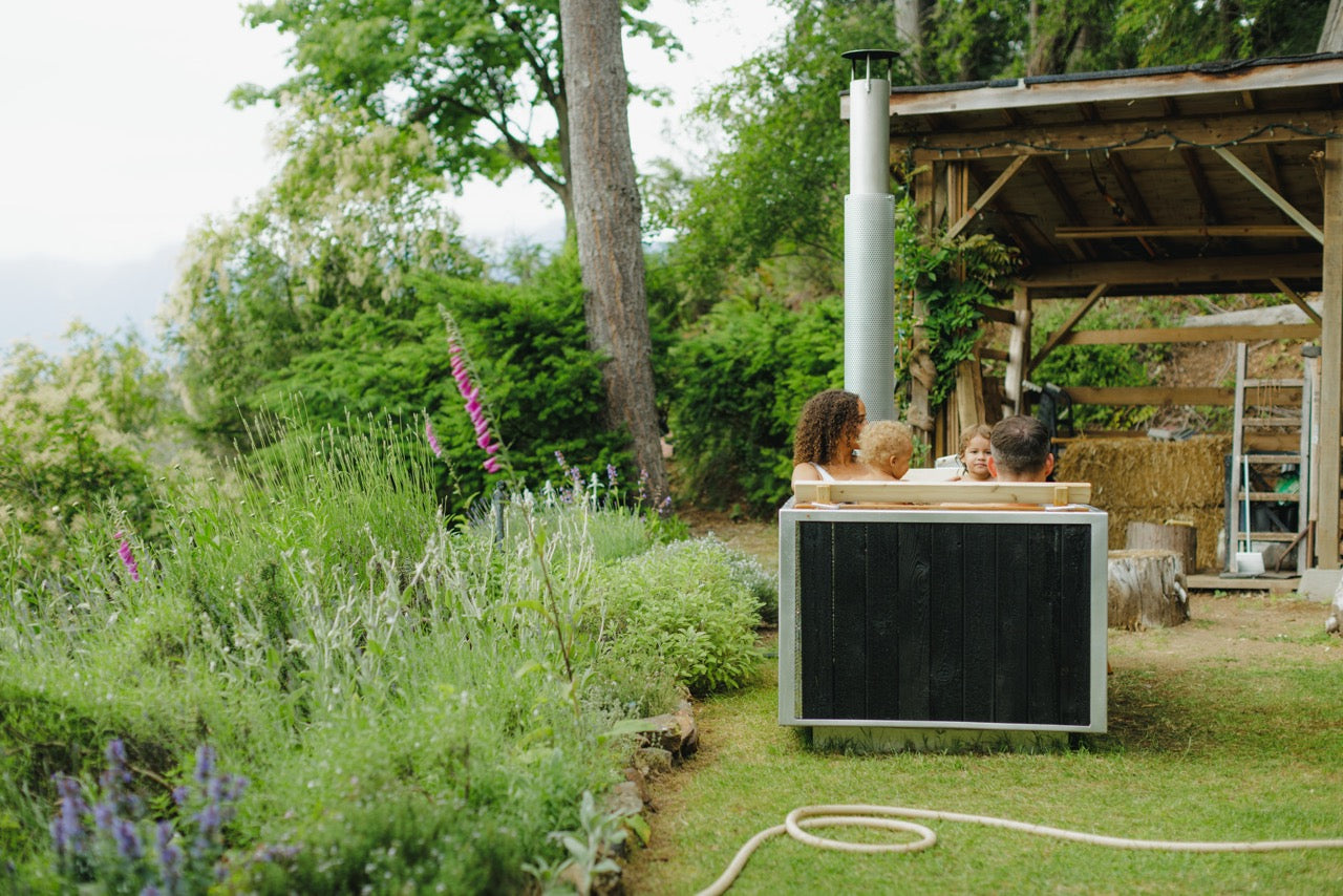  hot tub wood fired in black 