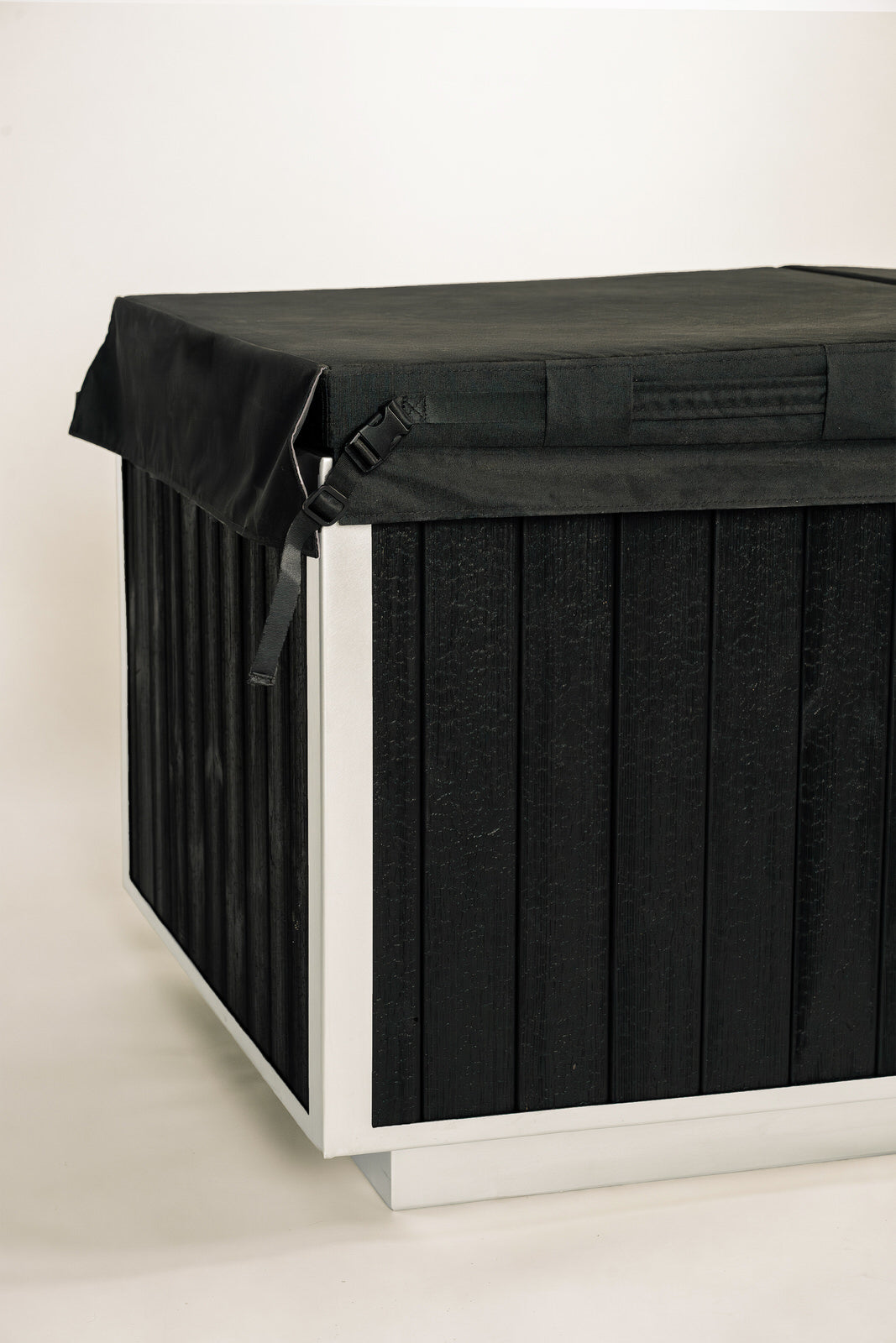 outdoor tub with insulated cover for hot outdoor bath