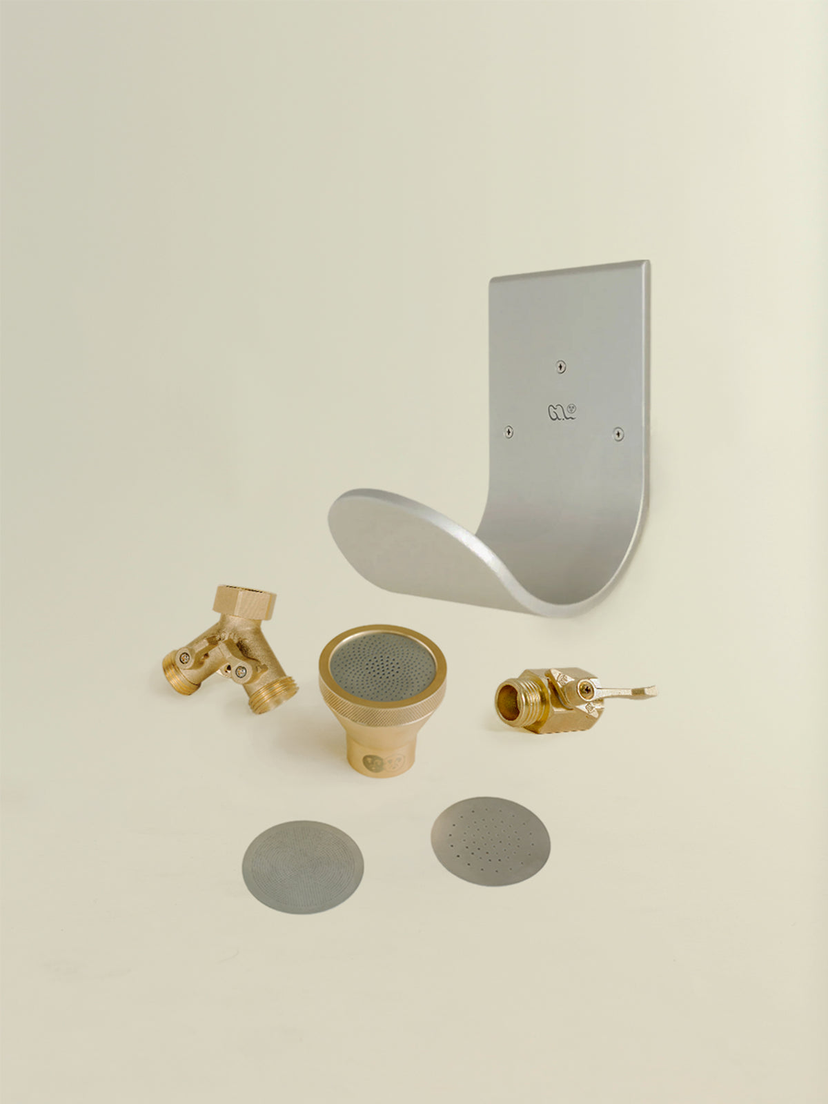 #Hose-Hanger_Natural-Aluminum+Nozzle_Brass-Watering-Nozzle