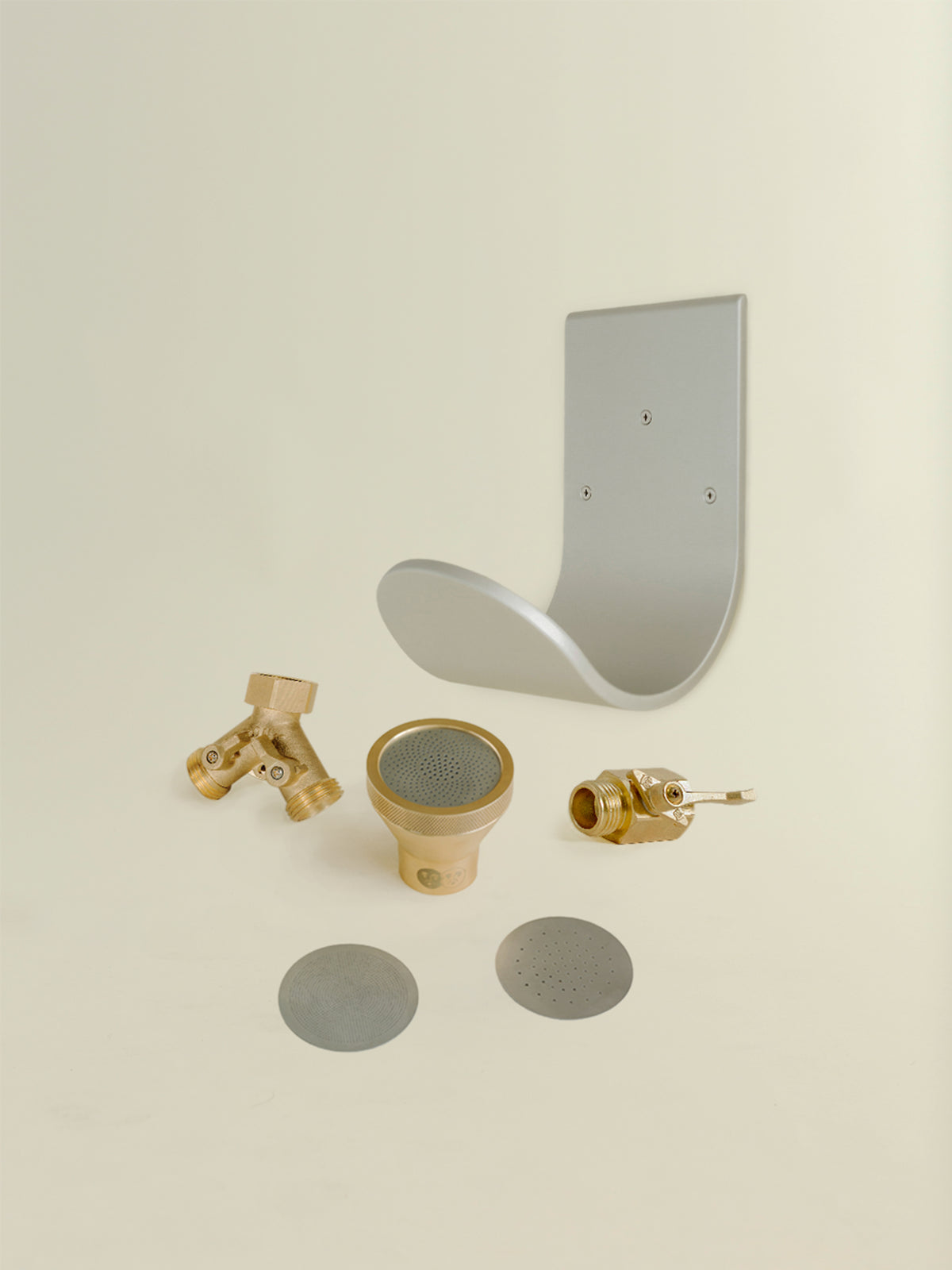 #Hose-Hanger_Natural-Aluminum+Nozzle_Brass-Watering-Nozzle