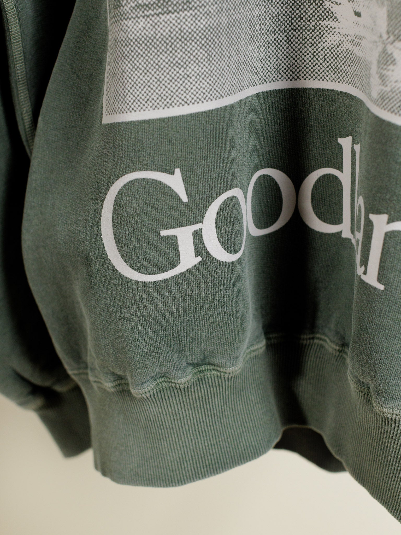 Vintage-inspired sweatshirt with ribbed waistband from GOODLAND