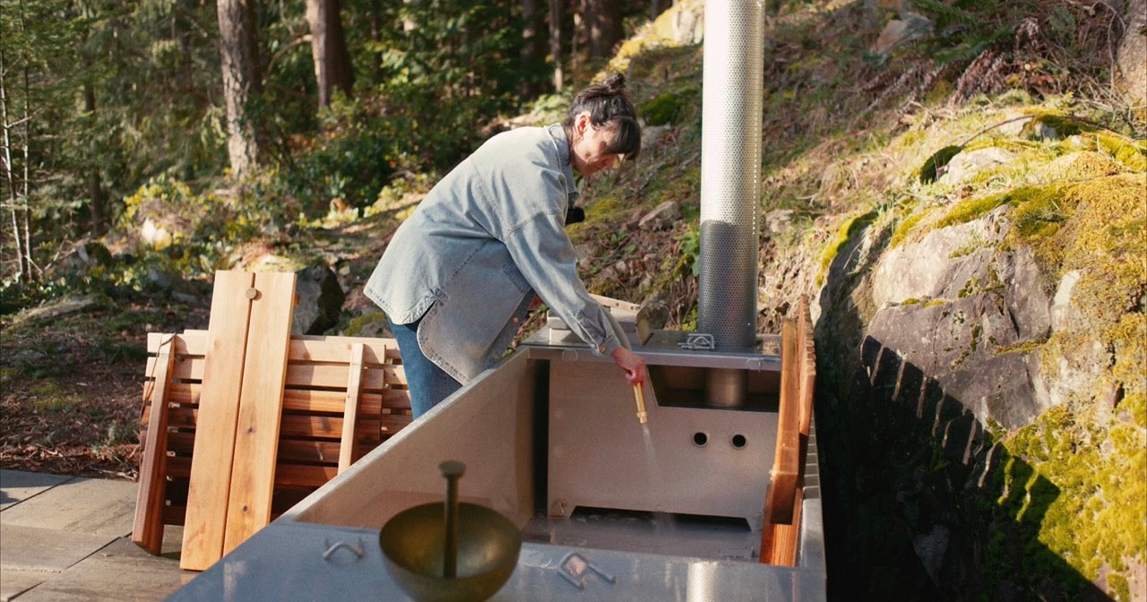 how to clean your hot tub easily - video