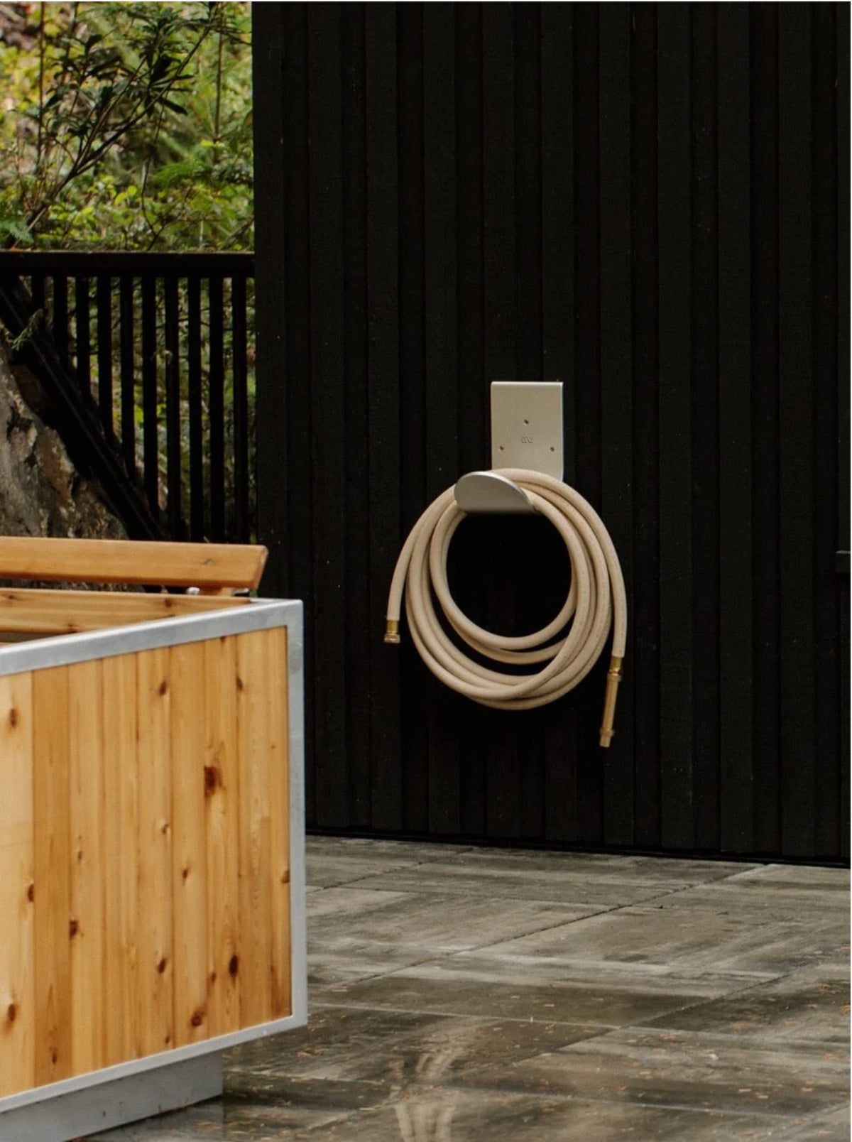 Wall mount hose hanger in aluminum for organizing a garden hose #color_natural_aluminum