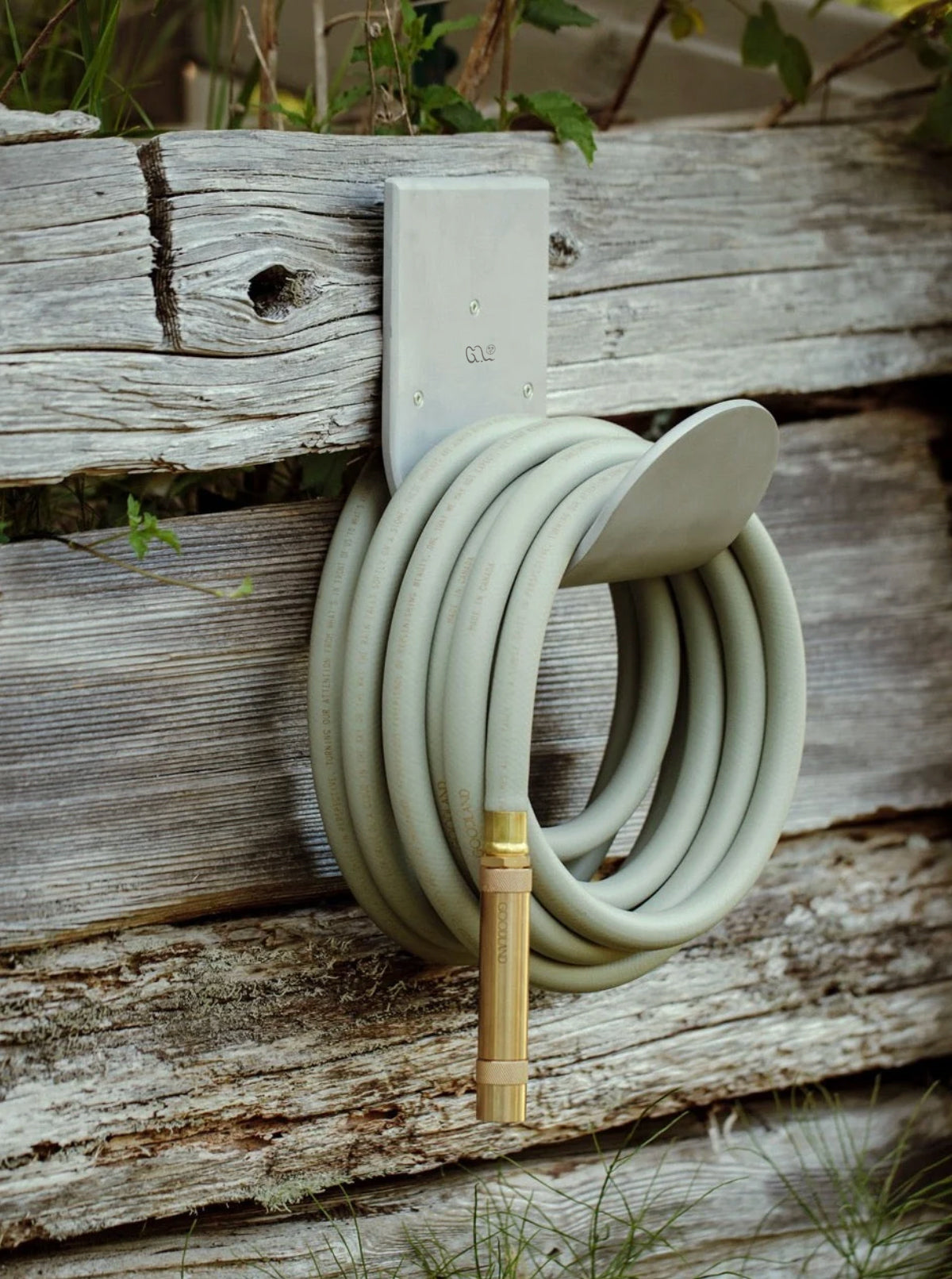 Hose hanger in aluminum with a modern aesthetic design